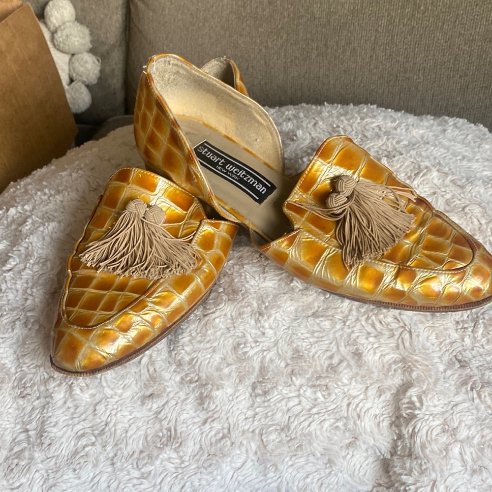 Stuart Weitzman Gold Alligator shoes w/ matching purse!